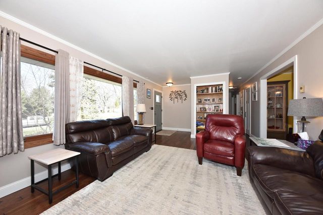 3551 S Woodland COURT, New Berlin, WI 53146