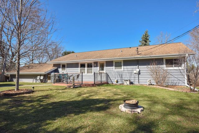 3551 S Woodland COURT, New Berlin, WI 53146