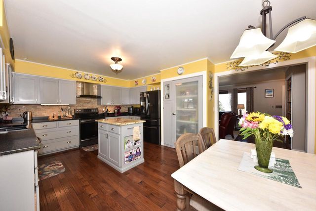 3551 S Woodland COURT, New Berlin, WI 53146