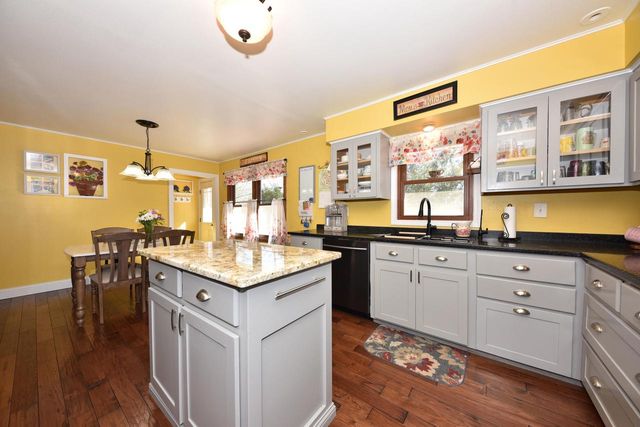 3551 S Woodland COURT, New Berlin, WI 53146