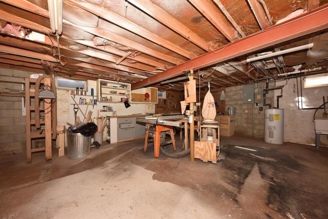 3551 S Woodland COURT, New Berlin, WI 53146