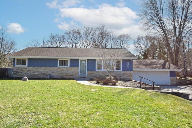 3551 S Woodland COURT, New Berlin, WI 53146