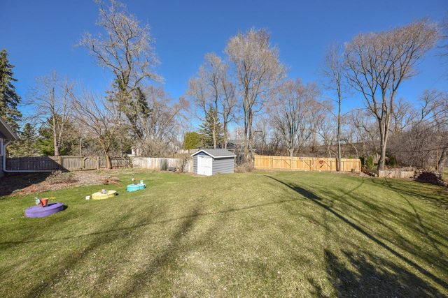 3551 S Woodland COURT, New Berlin, WI 53146