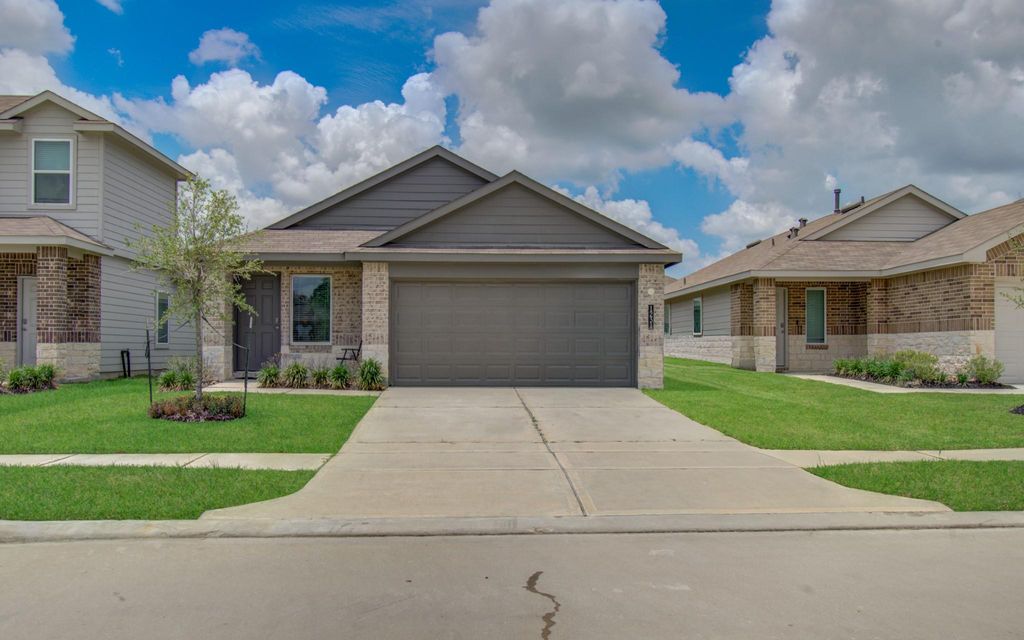 12319 Lariat Run Drive, Houston, TX 77014