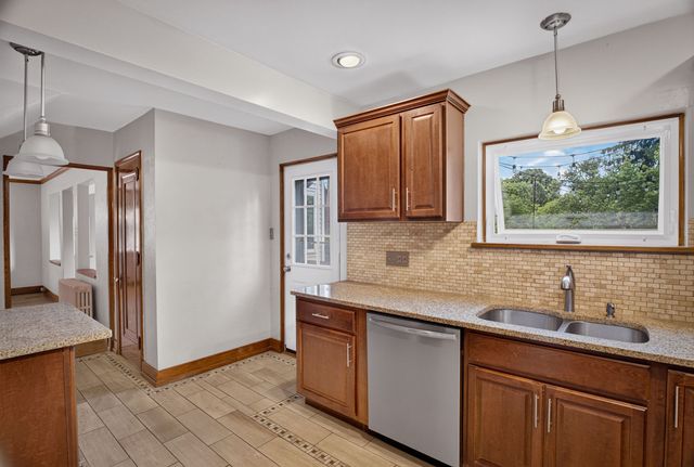 61 Roycroft AVENUE, Mt Lebanon, PA 15228