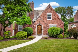 61 Roycroft AVENUE, Mt Lebanon, PA 15228