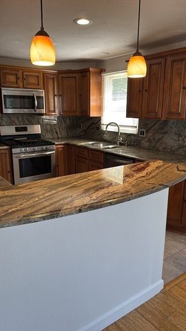 39 Westport Rd, Worcester, MA 01605