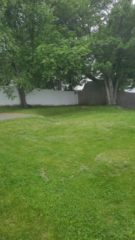39 Westport Rd, Worcester, MA 01605