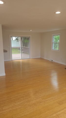 39 Westport Rd, Worcester, MA 01605