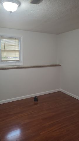 39 Westport Rd, Worcester, MA 01605