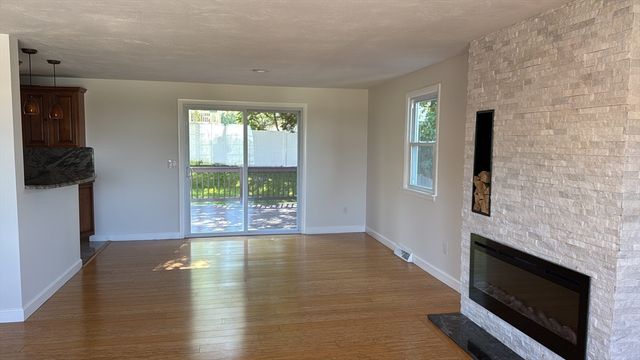 39 Westport Rd, Worcester, MA 01605