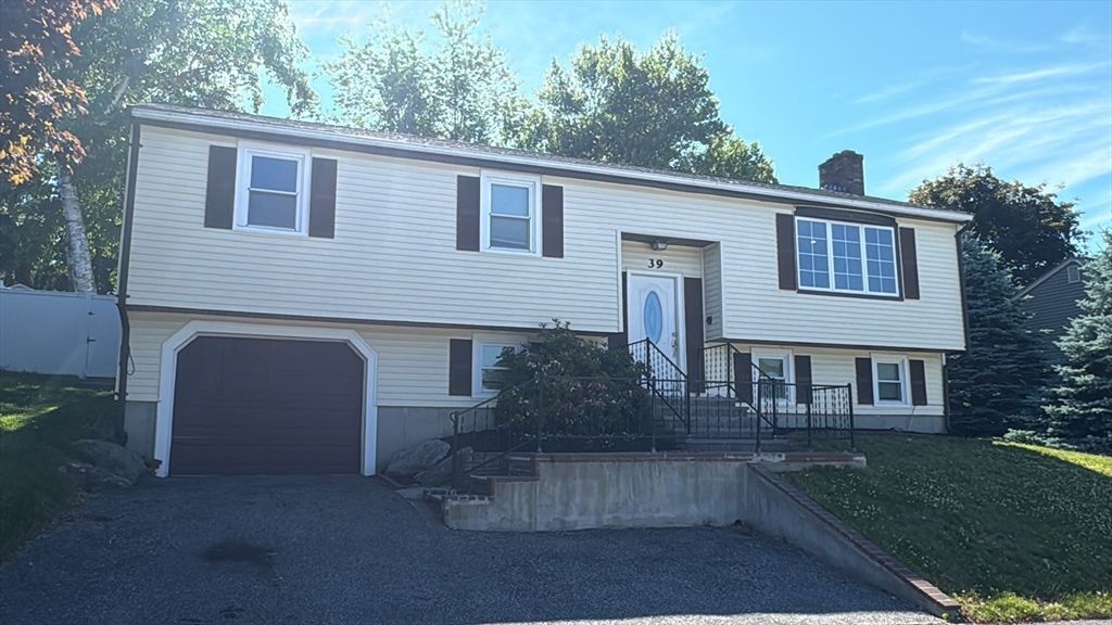 39 Westport Rd, Worcester, MA 01605