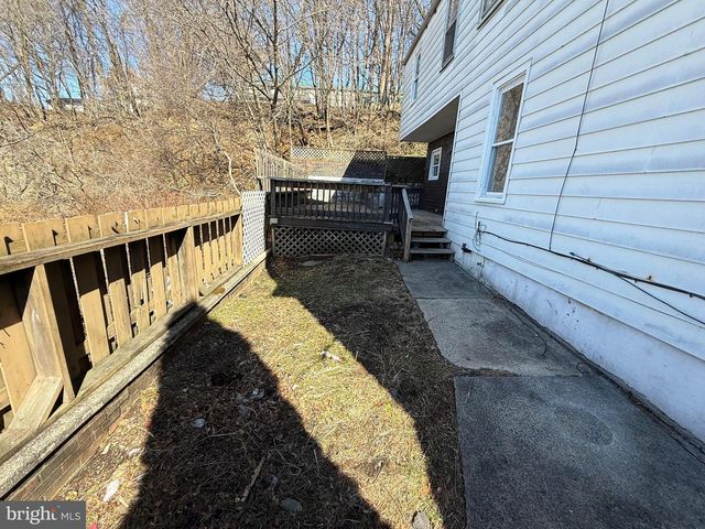 207 S SAINT JOHN ST, Schuylkill Haven, PA 17972