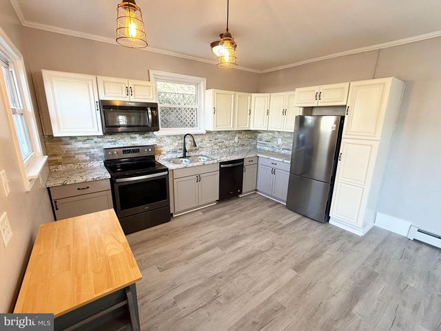 207 S SAINT JOHN ST, Schuylkill Haven, PA 17972