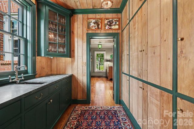 1401 Queens Road W, Charlotte, NC 28207