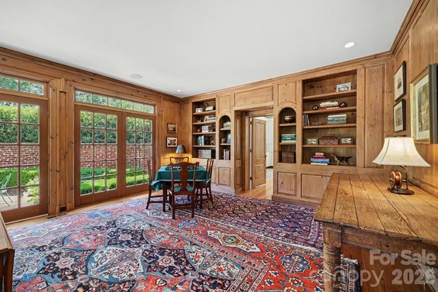 1401 Queens Road W, Charlotte, NC 28207