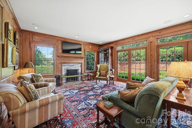 1401 Queens Road W, Charlotte, NC 28207