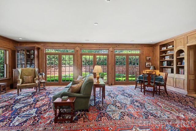 1401 Queens Road W, Charlotte, NC 28207