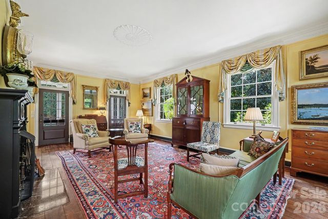 1401 Queens Road W, Charlotte, NC 28207