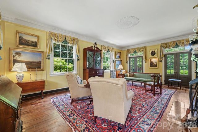 1401 Queens Road W, Charlotte, NC 28207