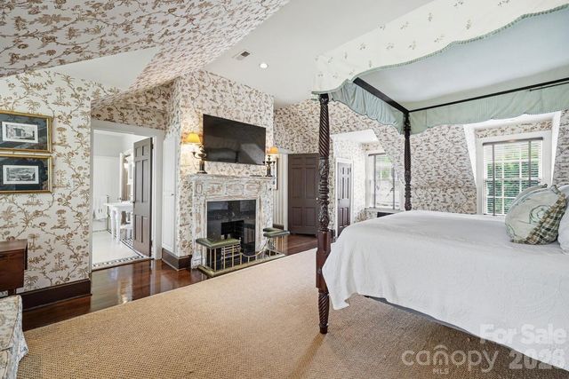 1401 Queens Road W, Charlotte, NC 28207