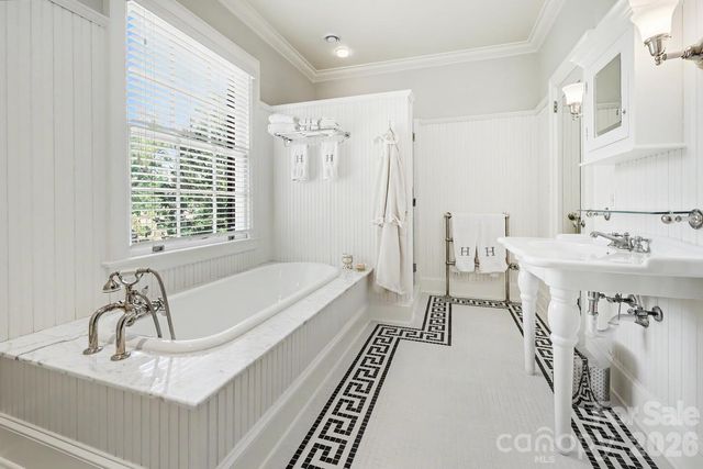 1401 Queens Road W, Charlotte, NC 28207