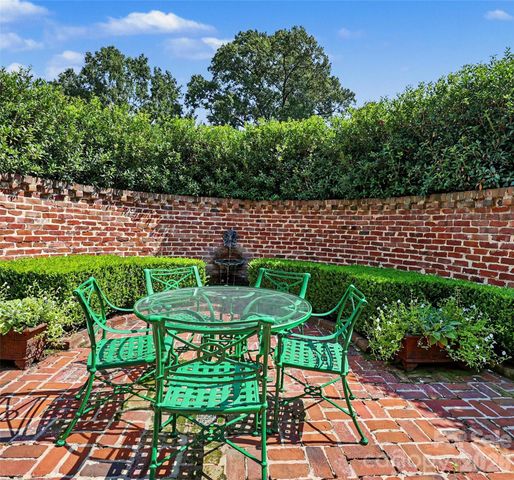 1401 Queens Road W, Charlotte, NC 28207