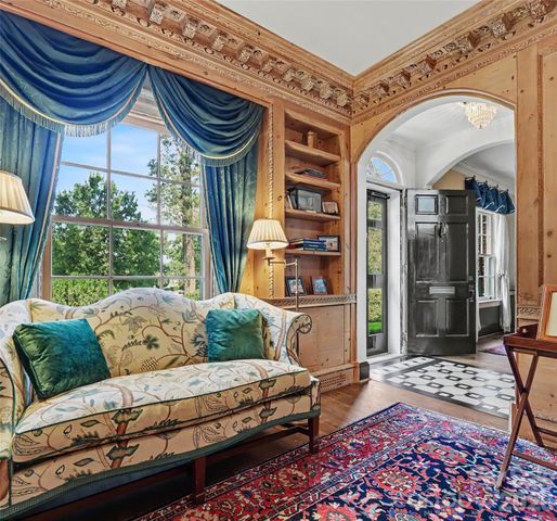 1401 Queens Road W, Charlotte, NC 28207