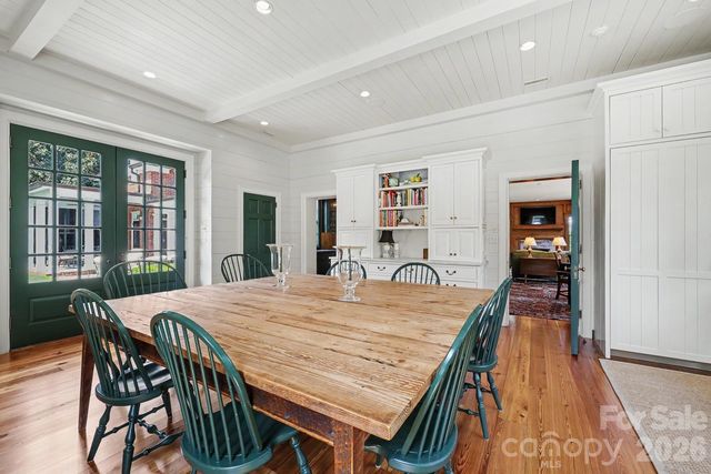 1401 Queens Road W, Charlotte, NC 28207