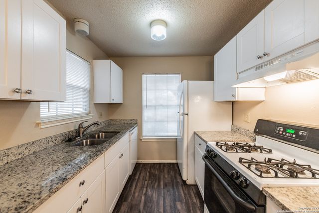 8927 Emerald Spring, San Antonio, TX 78250