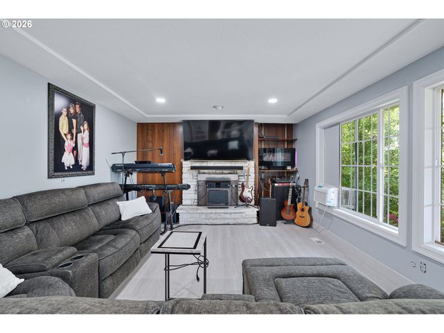 12441 Se KNAPP St, Portland, OR 97236