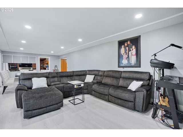 12441 Se KNAPP St, Portland, OR 97236