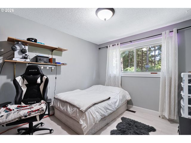 12441 Se KNAPP St, Portland, OR 97236