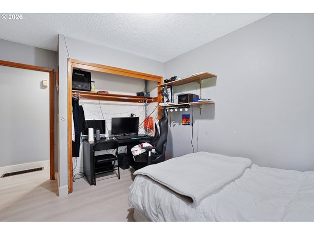 12441 Se KNAPP St, Portland, OR 97236