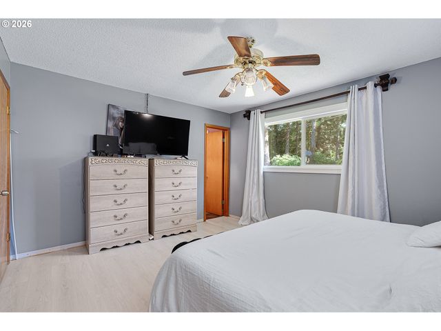 12441 Se KNAPP St, Portland, OR 97236