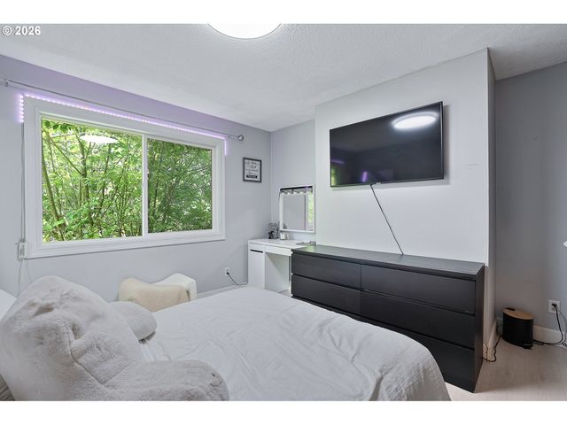 12441 Se KNAPP St, Portland, OR 97236