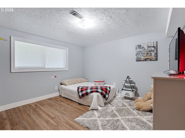 12441 Se KNAPP St, Portland, OR 97236
