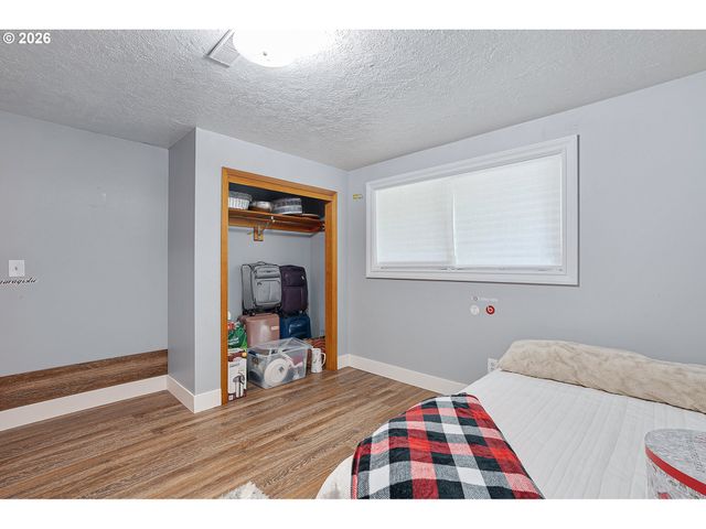12441 Se KNAPP St, Portland, OR 97236