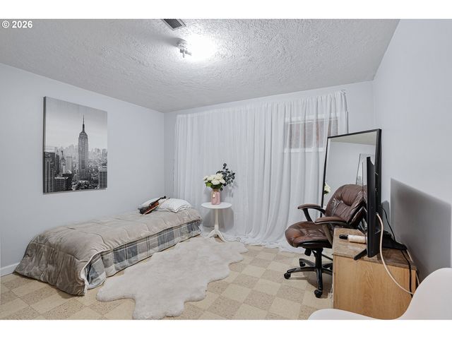12441 Se KNAPP St, Portland, OR 97236