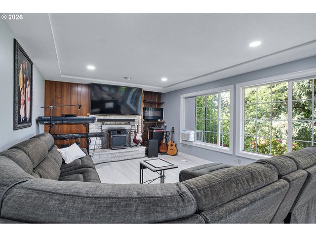 12441 Se KNAPP St, Portland, OR 97236