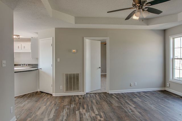 341 Erie Dr, Clarksville, TN 37040