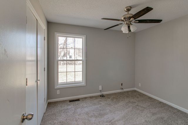 341 Erie Dr, Clarksville, TN 37040