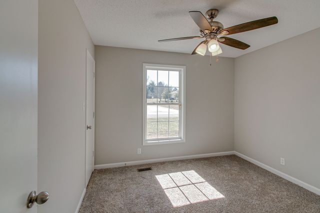 341 Erie Dr, Clarksville, TN 37040
