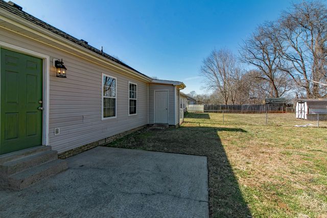 341 Erie Dr, Clarksville, TN 37040