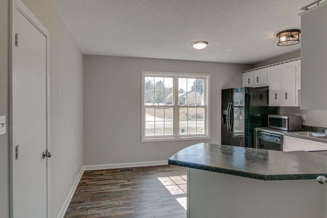 341 Erie Dr, Clarksville, TN 37040