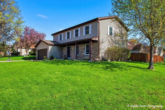 4816 W Courtland Trail, Mchenry, IL 60050
