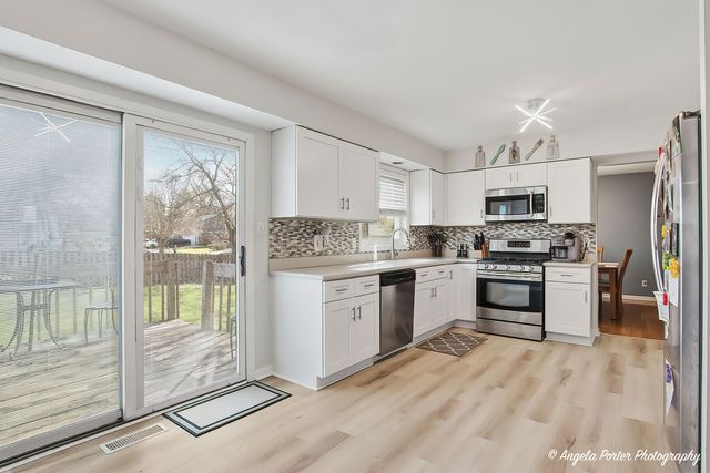 4816 W Courtland Trail, Mchenry, IL 60050