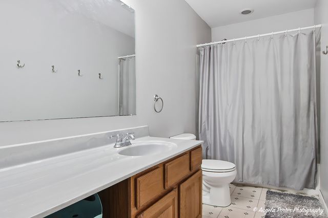 4816 W Courtland Trail, Mchenry, IL 60050