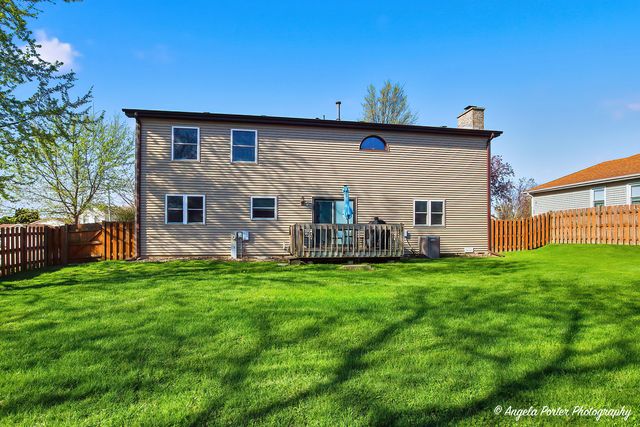 4816 W Courtland Trail, Mchenry, IL 60050