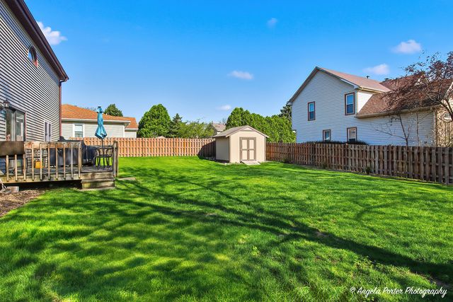 4816 W Courtland Trail, Mchenry, IL 60050